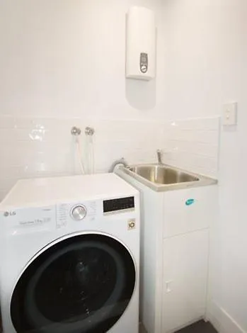 Location, Location, Location - Private Apartment Μπρίσμπεϊν
