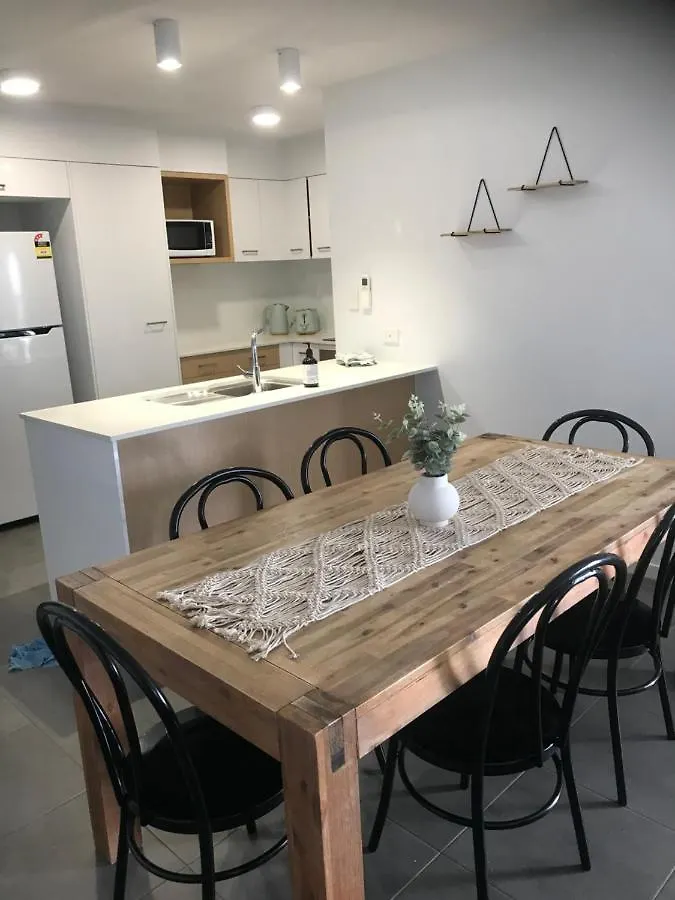 Location, Location, Location - Private Apartment Μπρίσμπεϊν
